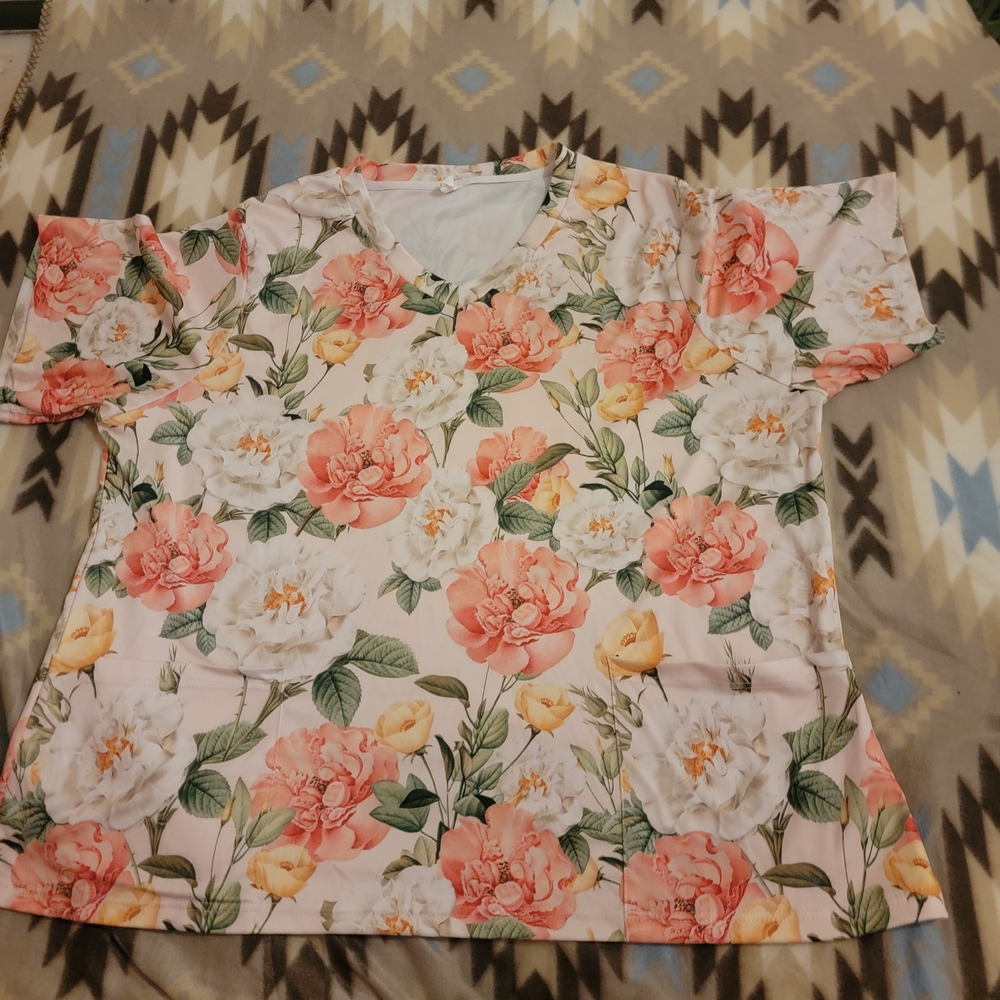 Floral 5X Scrubtop NWOT